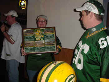 packseahawks2.jpg (23662 bytes)